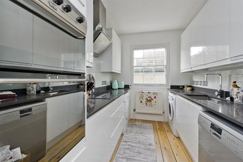 4 bedroom flat to rent, Ledbury Road, London, W11