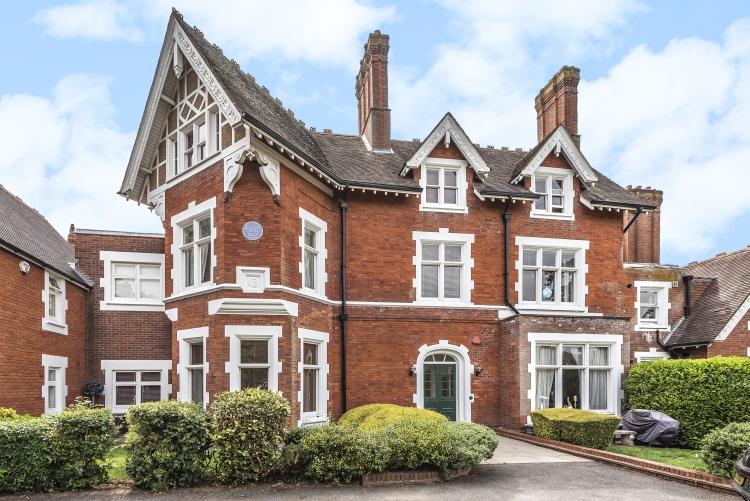 Church Road Shortlands BR2 2 bed penthouse £1,675 pcm (£387 pw)