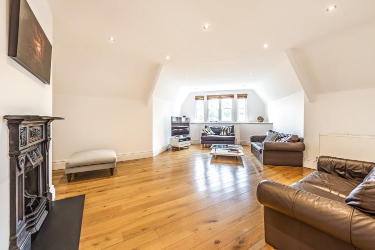Church Road Shortlands BR2 2 bed penthouse £1,675 pcm (£387 pw)