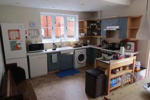 3 bedroom semi-detached house to rent, Highfield Crescent , Southampton