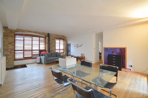 3 bedroom apartment to rent - Surrey Square, London