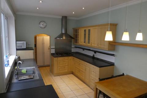 4 bedroom terraced house to rent, Laindon Road, Victoria Park, Manchester