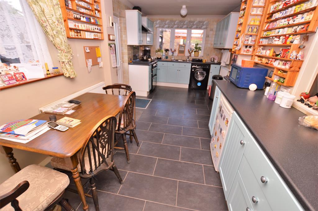 Dorset Avenue, Wigston, LE18 4WD 3 bed semidetached house £195,000