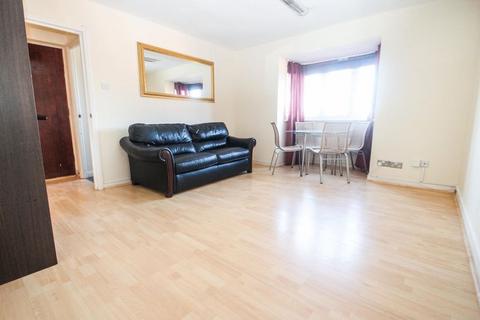 1 bedroom flat to rent, Vicarage Close, Northolt