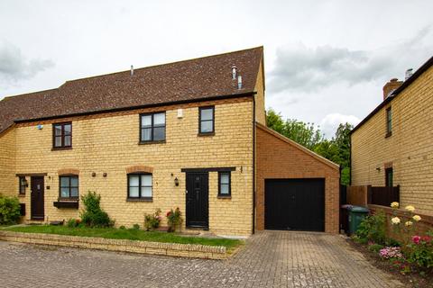 3 bedroom semi-detached house to rent, Foxdown Close, Kidlington, Oxfordshire, OX5