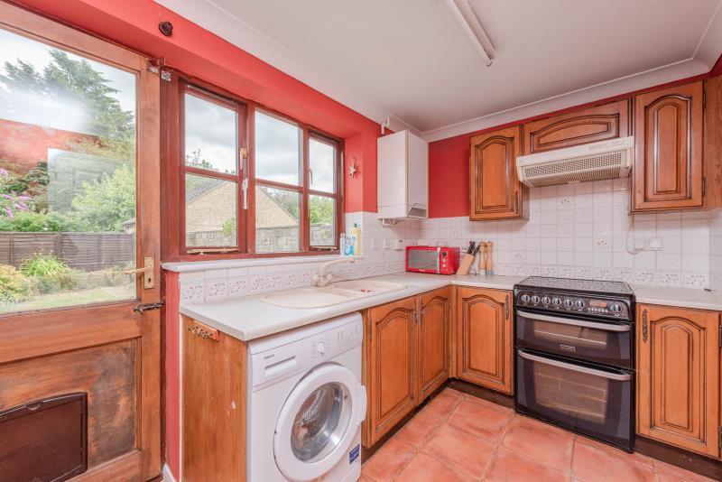 Ripley Avenue, Minster Lovell, Witney 2 bed terraced house £270,000