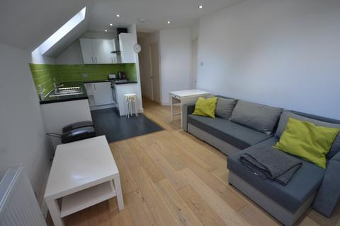 3 bedroom flat to rent, Sterling Gardens, SE14