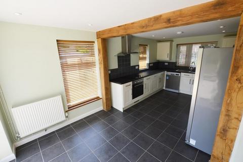 3 bedroom end of terrace house to rent, Tower Close, Filgrave, MK16