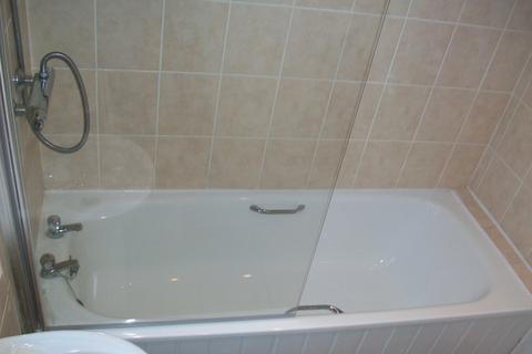 5 double bedrooms with a spare room Landcross Road M14