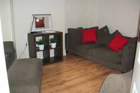 undefined, 5 double bedrooms with a spare room Landcross Road M14