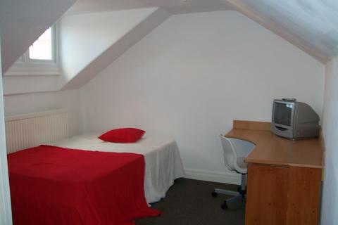 undefined, 5 double bedrooms with a spare room Landcross Road M14