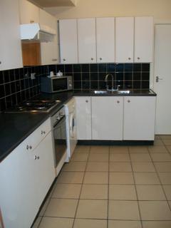 undefined, 5 double bedrooms with a spare room Landcross Road M14