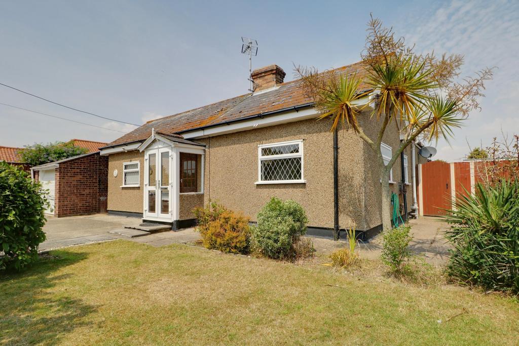 Elm Tree Road, NR33 2 bed detached bungalow £160,000