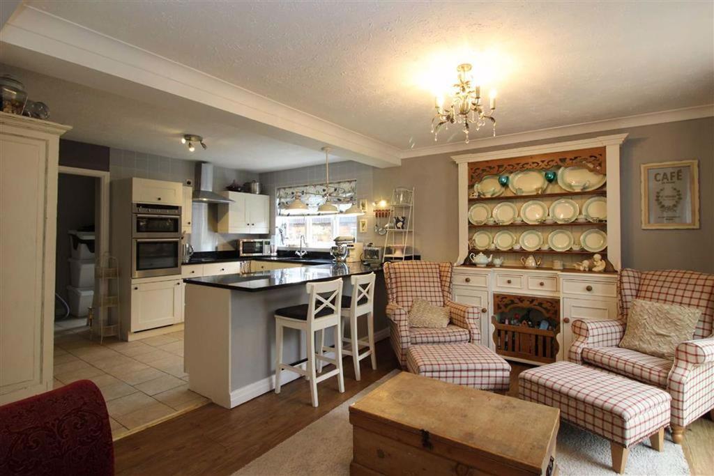 Broadwood Close, Disley, Stockport, Cheshire 4 bed detached house £