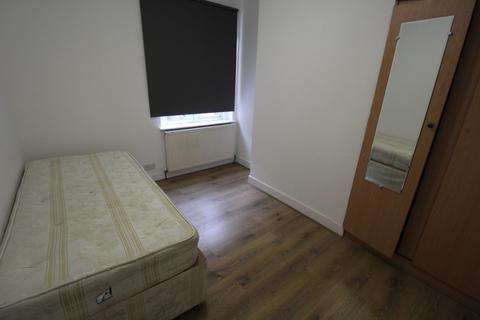 3 bedroom terraced house to rent, Faircross Avenue, Barking, Essex, IG11