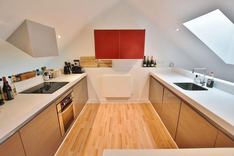 3 bedroom terraced house to rent, Ash Street, Salford