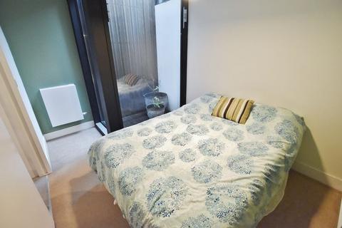 3 bedroom terraced house to rent, Ash Street, Salford