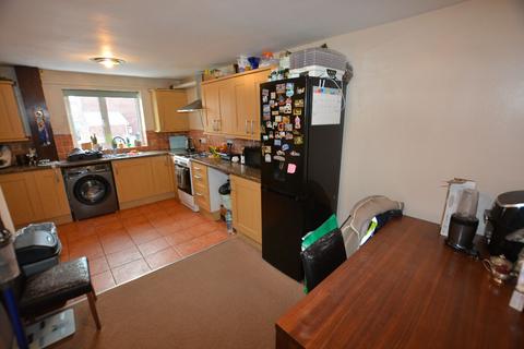 2 bedroom semi-detached house to rent, Beechcroft, Worksop