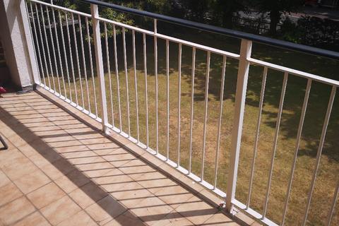2 bedroom apartment to rent, Bourne Pines