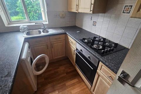 2 bedroom apartment to rent, Bourne Pines