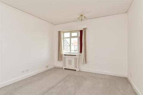 3 bedroom flat for sale, Winchelsea Gardens, Worthing, West Sussex