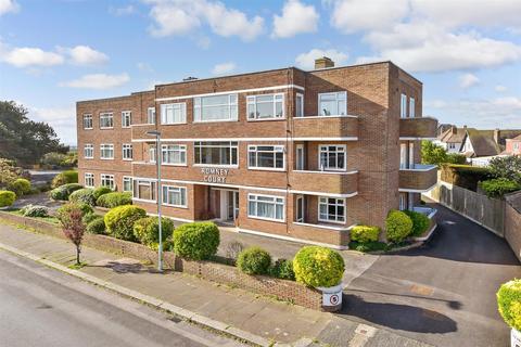 3 bedroom flat for sale, Winchelsea Gardens, Worthing, West Sussex