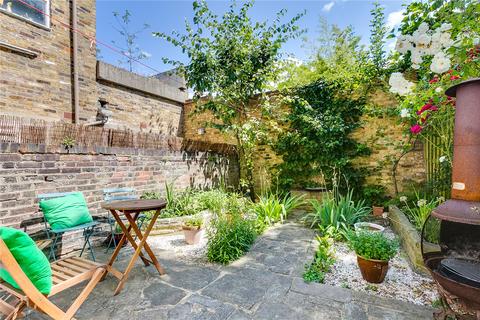 3 bedroom terraced house to rent, Herbert Street, London