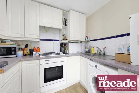 1 bedroom flat to rent, Green Court, Stepney Green, E1