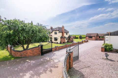 5 bedroom country house for sale, Flats Lane, Lichfield, WS14 9QQ