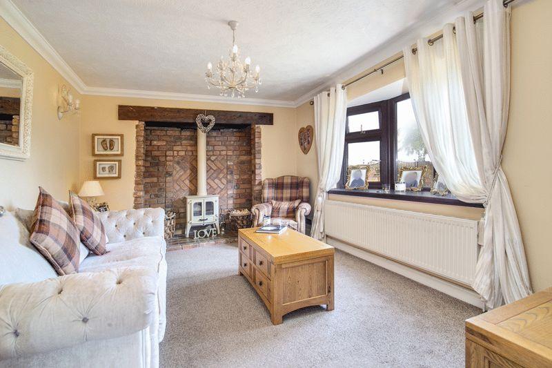 Sitting room to...