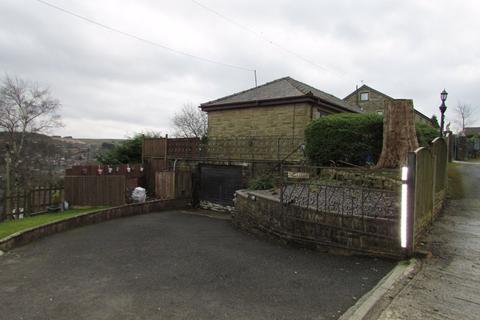 3 bedroom bungalow to rent, The Lodge Whitworth.