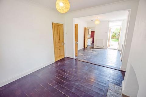 3 bedroom terraced house to rent, Hartington Street, Bedford