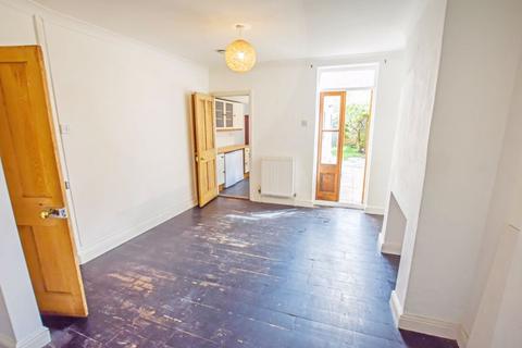 3 bedroom terraced house to rent, Hartington Street, Bedford