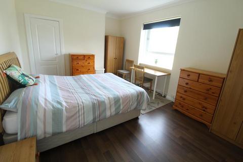 2 bedroom flat to rent, Bedford Avenue, Top Floor, AB24