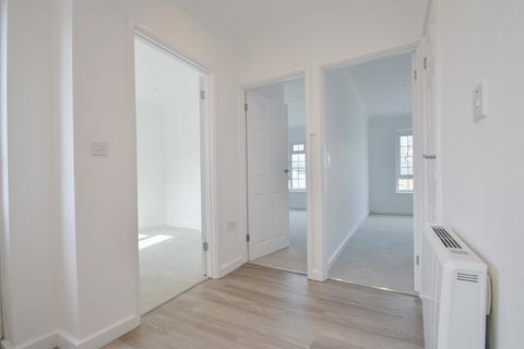 2 bedroom flat to rent, High Street, Storrington, West Sussex, RH20