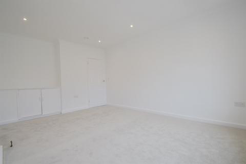 2 bedroom flat to rent, High Street, Storrington, West Sussex, RH20