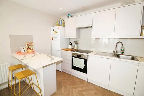 1 bedroom semi-detached house to rent, Bassingham Road, London, SW18