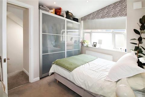 1 bedroom semi-detached house to rent, Bassingham Road, London, SW18