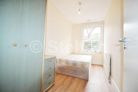 3 bedroom flat to rent, Grafton Road, London NW5
