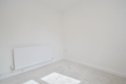 2 bedroom flat to rent, High Street, Storrington, West Sussex, RH20