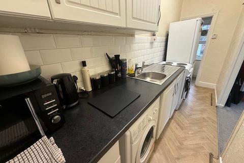 2 bedroom terraced house to rent, Union Road, Liversedge, West Yorkshire, WF15