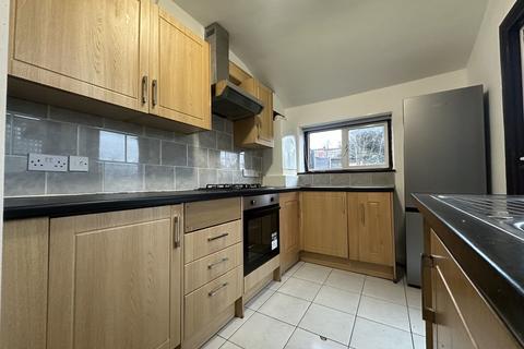 2 bedroom ground floor flat to rent, Vernon Road, Seven Kings, IG3 8DJ