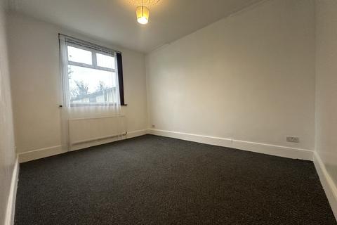 2 bedroom ground floor flat to rent, Vernon Road, Seven Kings, IG3 8DJ