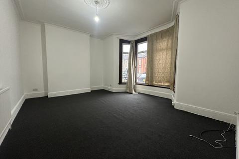 2 bedroom ground floor flat to rent, Vernon Road, Seven Kings, IG3 8DJ