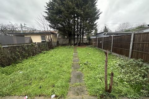 2 bedroom ground floor flat to rent, Vernon Road, Seven Kings, IG3 8DJ