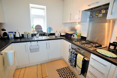 2 bedroom flat for sale, Uxbridge Road, Hayes
