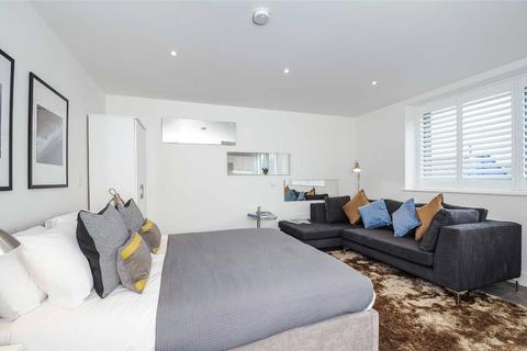 Studio to rent, Blackburn Road, West Hampstead, London, NW6