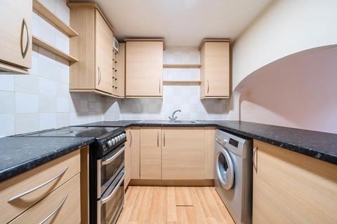 1 bedroom terraced house to rent, Waverley Court,  Woking,  GU22