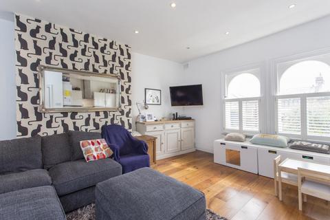2 bedroom apartment to rent, Caversham Road, Kentish Town NW5
