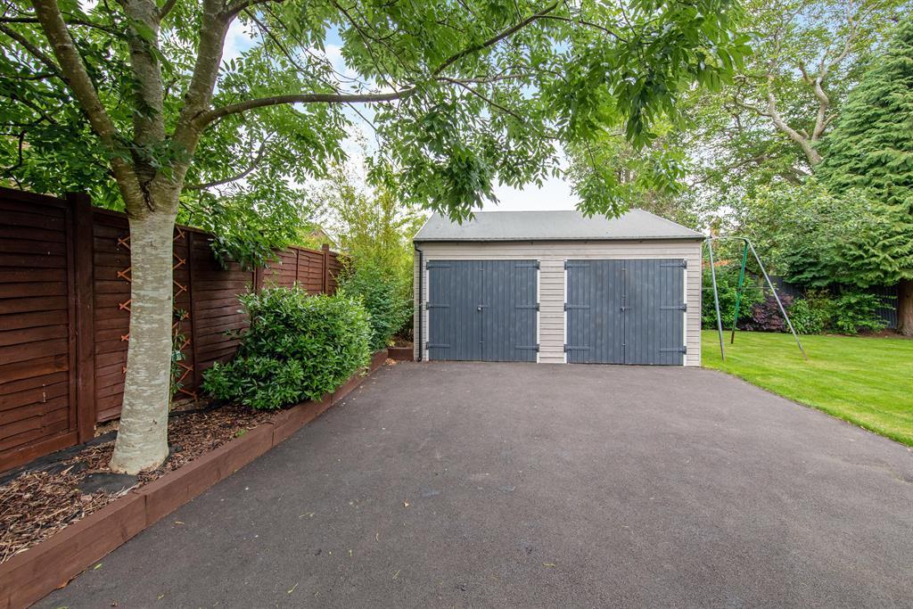 Julians Road, Stevenage Old Town, SG1 3EU 5 bed detached house £775,000